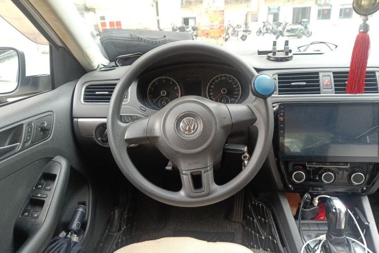 Used Volkswagen Sagitar 2012 1.4TSI Automatic Luxury Edition Steering Wheel