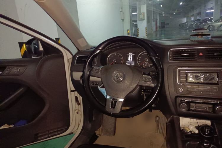 Used Volkswagen Sagitar 2012 1.4TSI Manual Luxury Model Steering Wheel