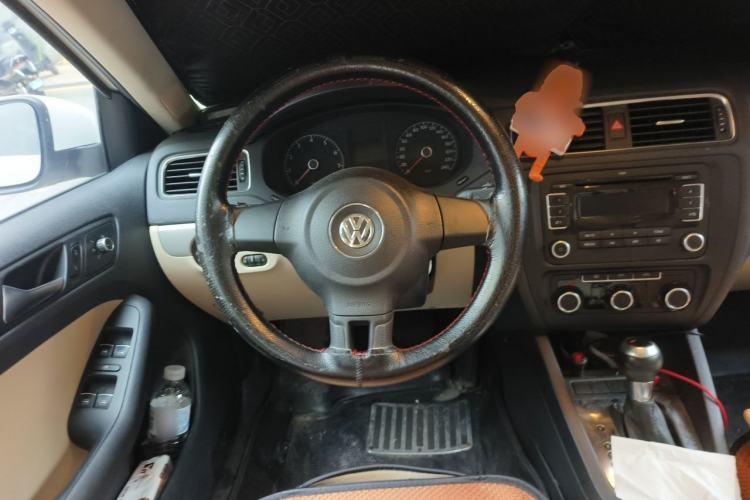 Used Volkswagen Sagitar 2012 1.6L Automatic Comfort Edition Steering Wheel