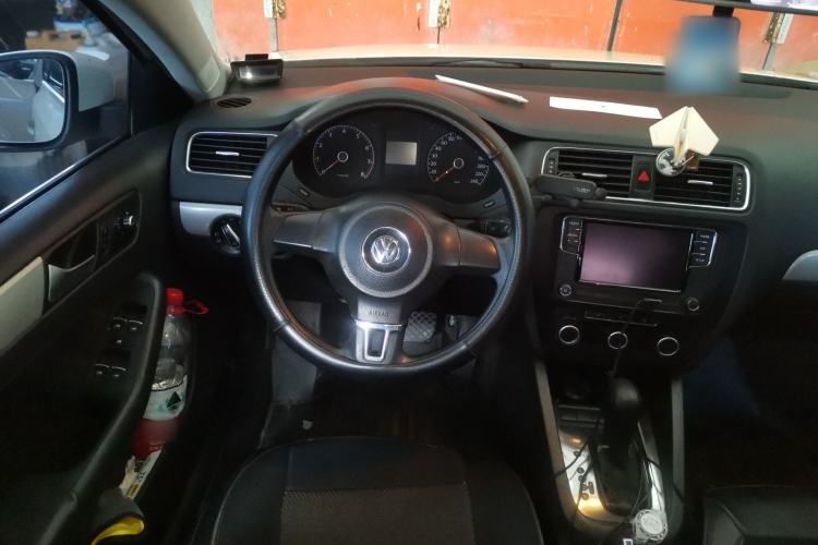 Used Volkswagen Sagitar 2012 1.6L Automatic Comfort Edition Steering Wheel