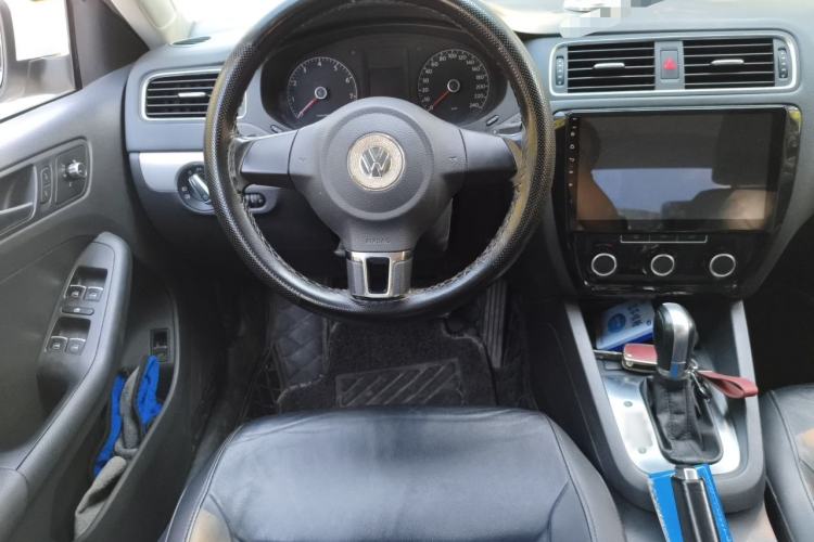 Used Volkswagen Sagitar 2012 1.6L Automatic Comfort Edition Steering Wheel