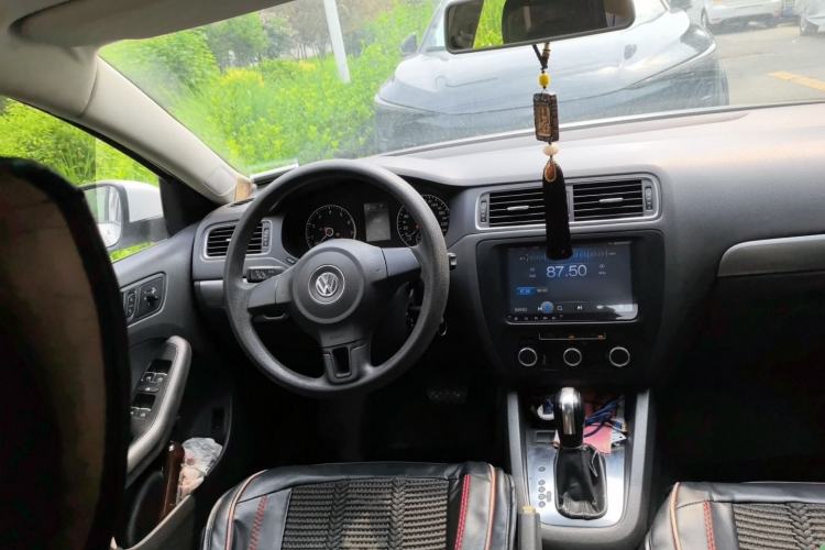 Used Volkswagen Sagitar 2012 1.4TSI Automatic Fashion Edition Steering Wheel