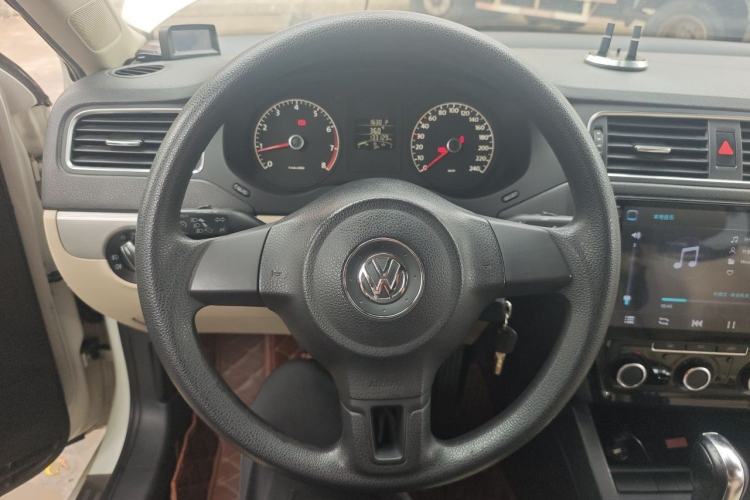 Used Volkswagen Sagitar 2012 1.6L Automatic Comfort Edition Steering Wheel