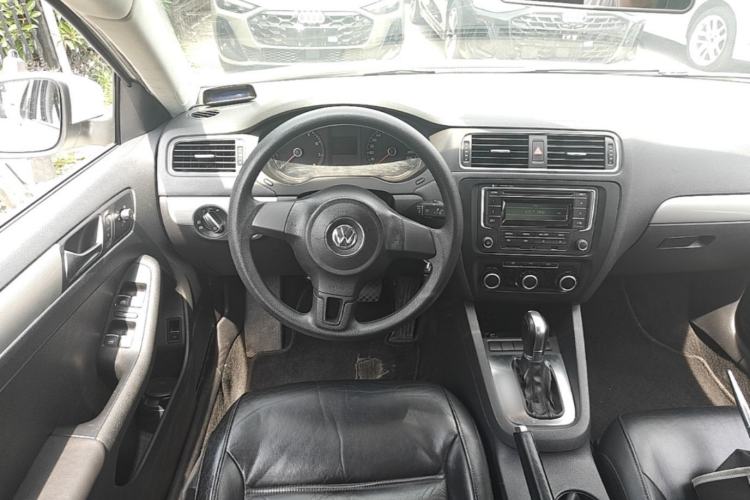 Used Volkswagen Sagitar 2012 1.6L Automatic Comfort Edition Steering Wheel