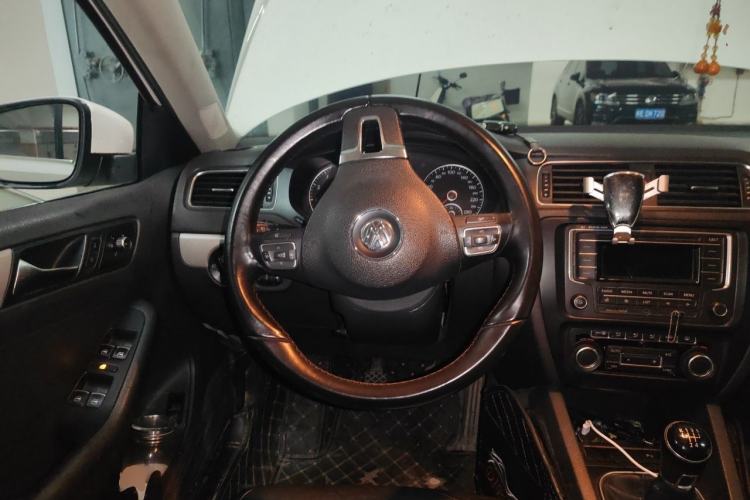Used Volkswagen Sagitar 2012 1.4TSI Manual Luxury Model Steering Wheel