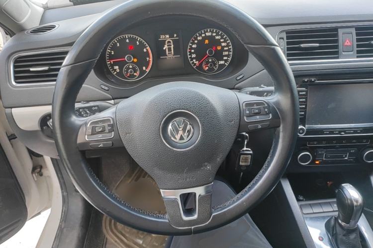 Used Volkswagen Sagitar 2012 1.4TSI Automatic Luxury Edition Steering Wheel