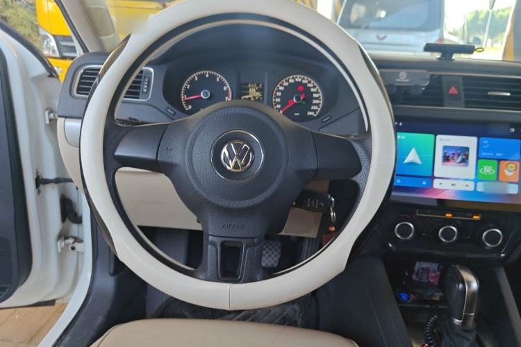 Used Volkswagen Sagitar 2012 1.6L Automatic Comfort Edition Steering Wheel
