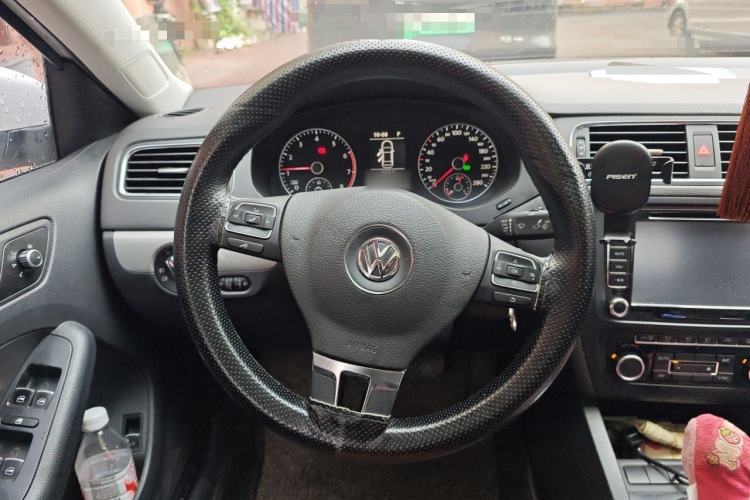Used Volkswagen Sagitar 2012 1.4TSI Automatic Luxury Edition Steering Wheel