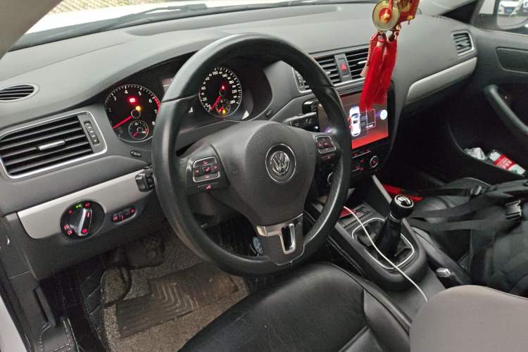 Used Volkswagen Sagitar 2012 1.4TSI Manual Luxury Model Steering Wheel