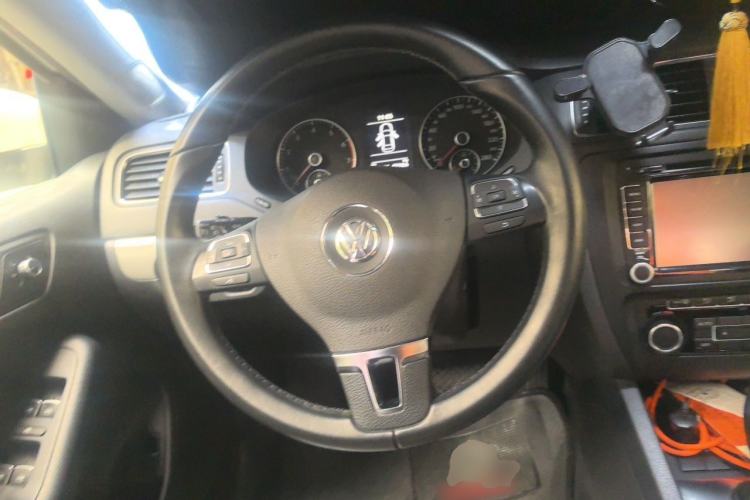 Used Volkswagen Sagitar 2012 1.4TSI Automatic Luxury Edition Steering Wheel