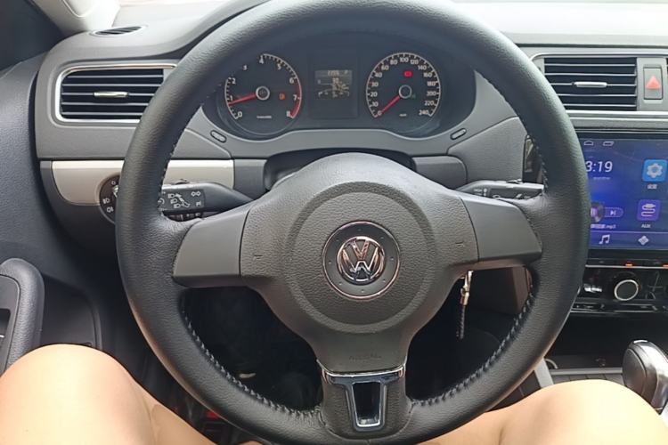 Used Volkswagen Sagitar 2012 1.6L Automatic Comfort Edition Steering Wheel
