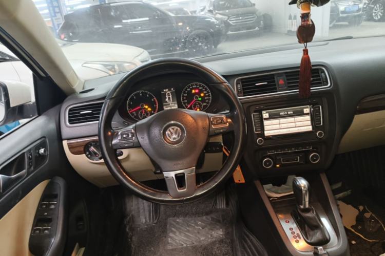 Used Volkswagen Sagitar 2012 1.8TSI Automatic Flagship Edition Steering Wheel