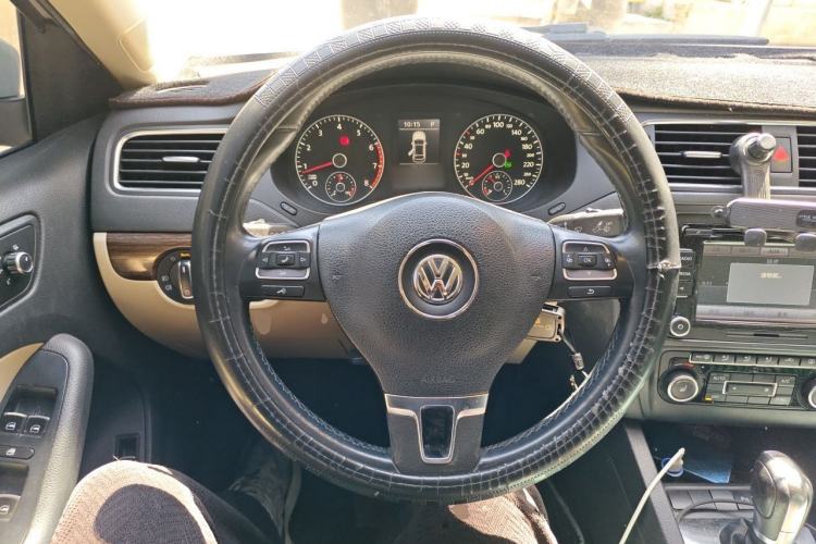 Used Volkswagen Sagitar 2012 1.4TSI Automatic Flagship Edition Steering Wheel