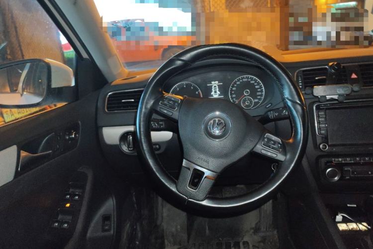 Used Volkswagen Sagitar 2012 1.4TSI Automatic Luxury Edition Steering Wheel