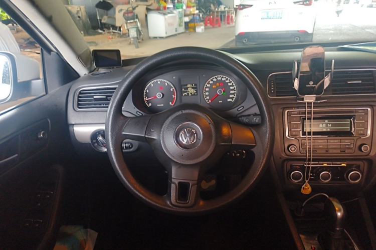 Used Volkswagen Sagitar 2012 1.6L Automatic Comfort Edition Steering Wheel