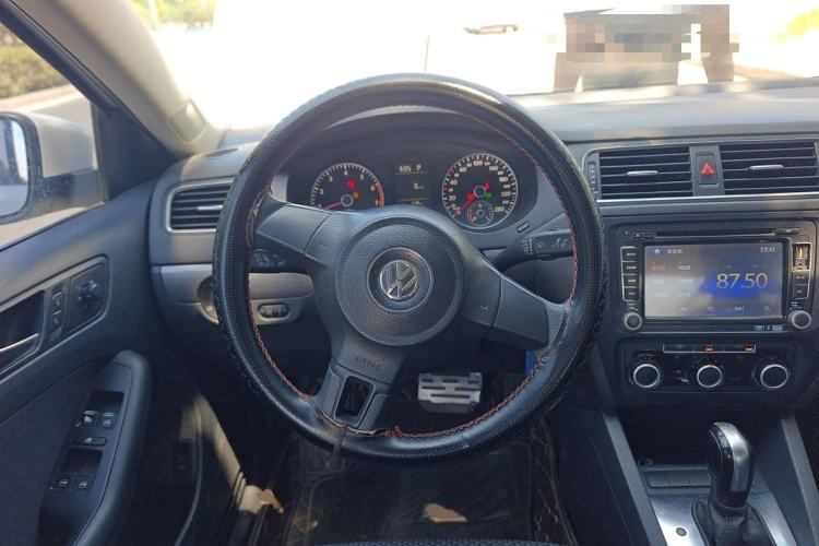 Used Volkswagen Sagitar 2012 1.4TSI Automatic Fashion Edition Steering Wheel