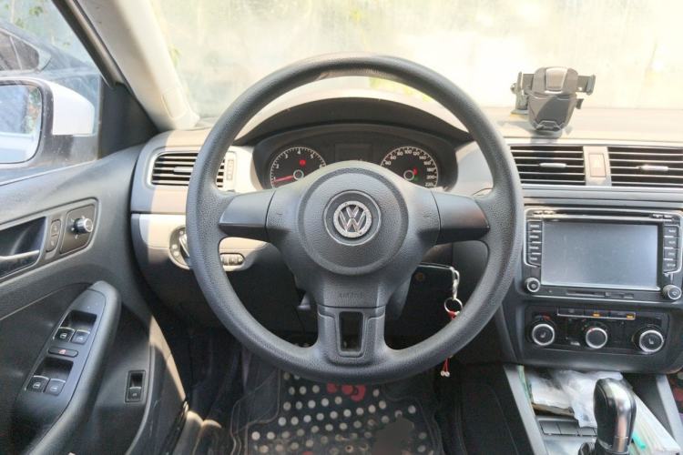 Used Volkswagen Sagitar 2012 1.6L Automatic Comfort Edition Steering Wheel