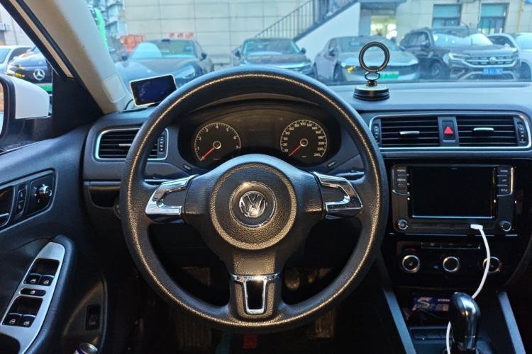 Used Volkswagen Sagitar 2012 1.6L Automatic Fashion Edition Steering Wheel