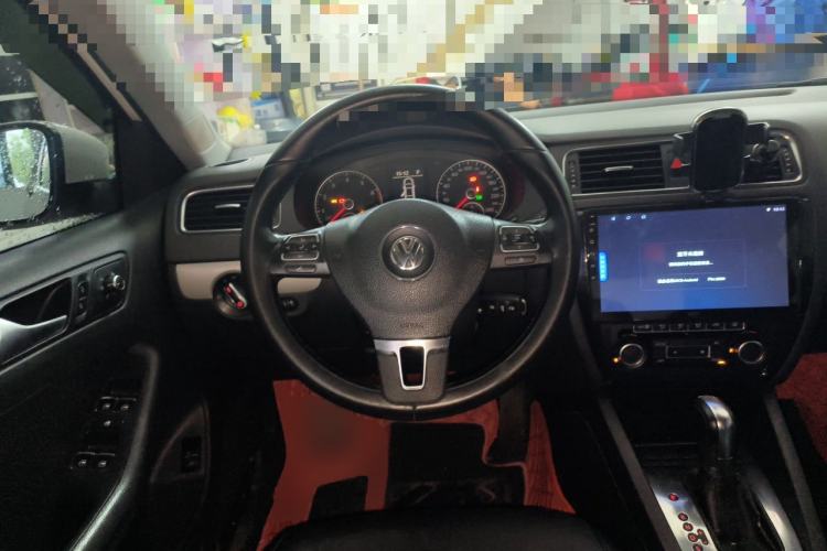 Used Volkswagen Sagitar 2012 1.4TSI Automatic Luxury Edition Steering Wheel
