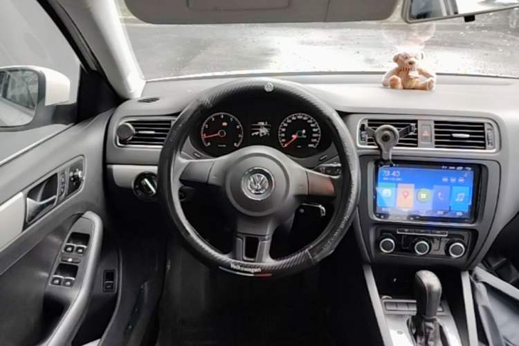 Used Volkswagen Sagitar 2012 1.6L Automatic Comfort Edition Steering Wheel