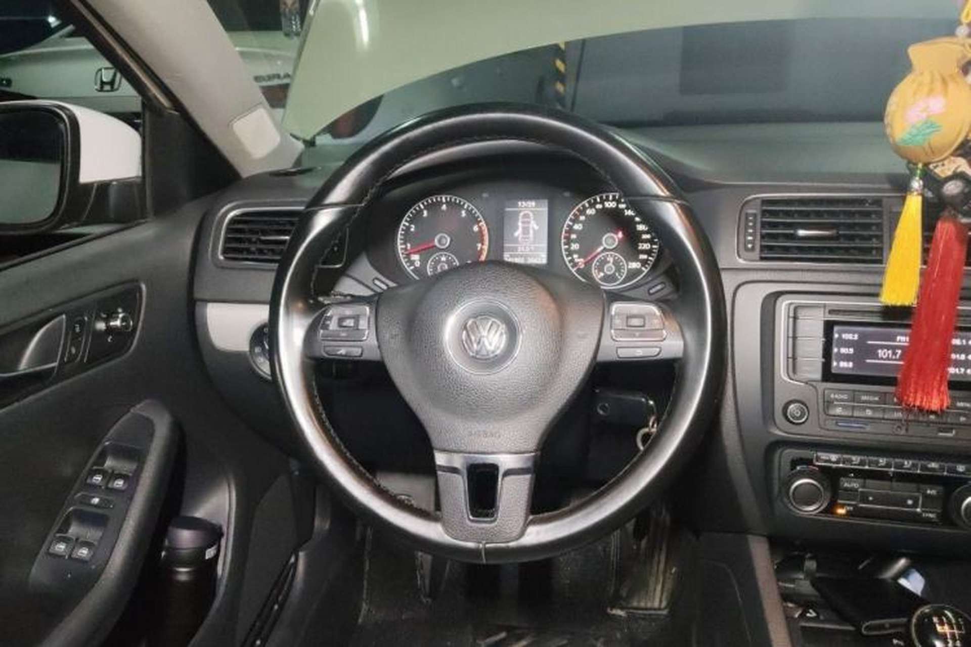 Used Volkswagen Sagitar 2012 1.4TSI Manual Luxury Model Steering Wheel