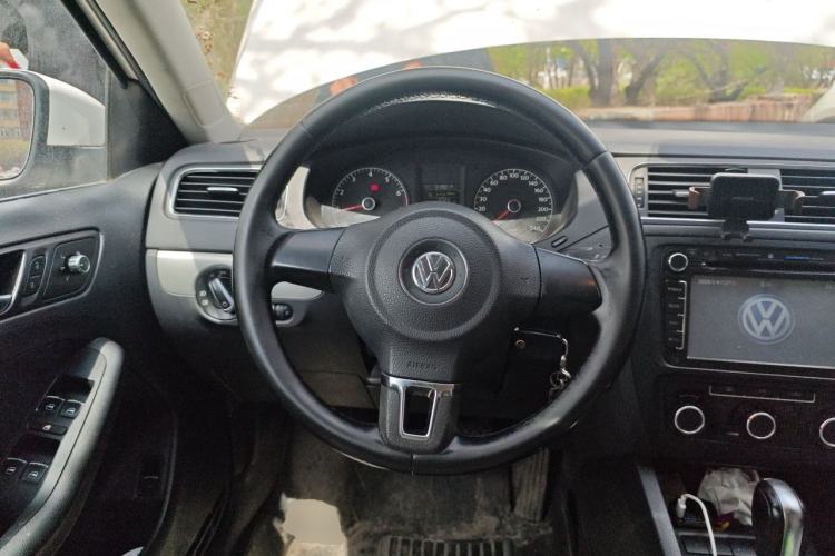 Used Volkswagen Sagitar 2012 1.6L Automatic Comfort Edition Steering Wheel