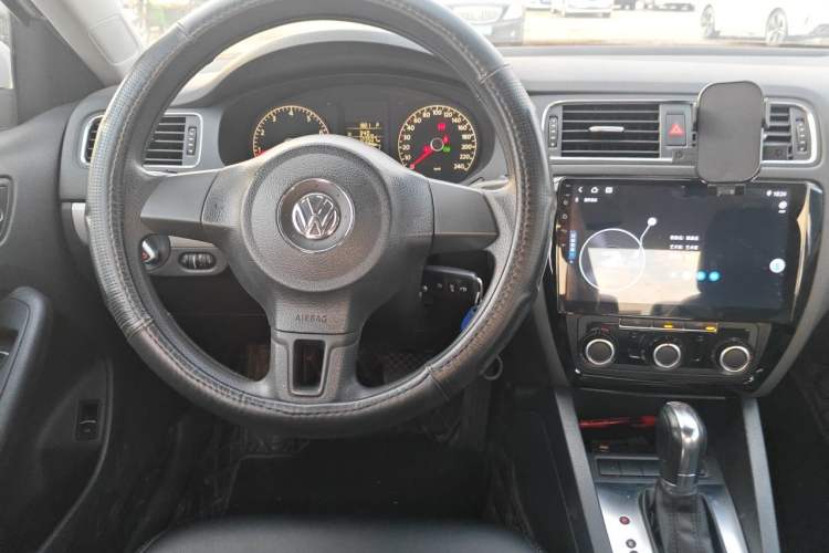 Used Volkswagen Sagitar 2012 1.6L Automatic Comfort Edition Steering Wheel