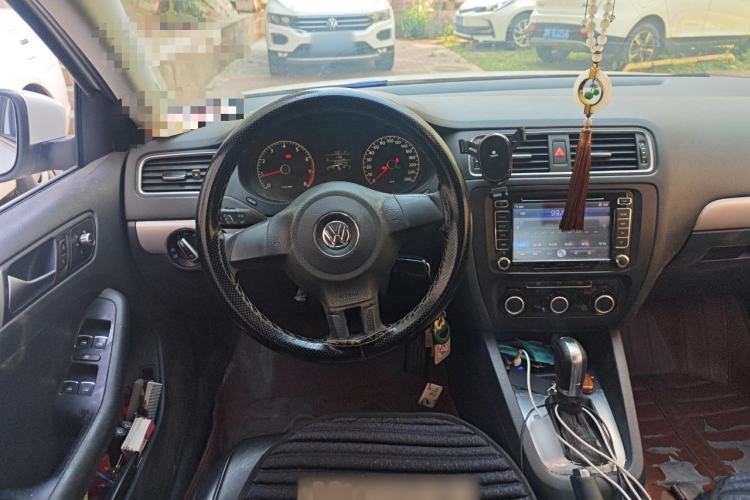 Used Volkswagen Sagitar 2012 1.6L Automatic Comfort Edition Steering Wheel