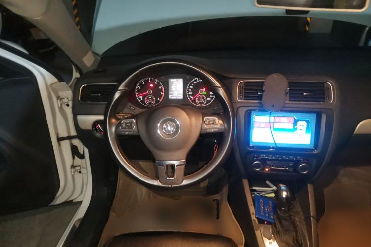 Used Volkswagen Sagitar 2012 1.4TSI Automatic Luxury Edition Steering Wheel