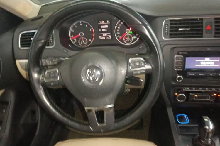 Used Volkswagen Sagitar 2012 1.4TSI Automatic Luxury Edition Steering Wheel