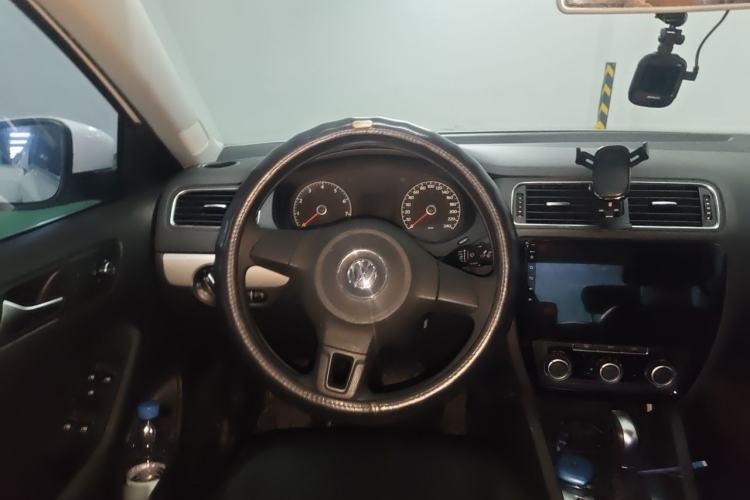 Used Volkswagen Sagitar 2012 1.6L Automatic Comfort Edition Steering Wheel