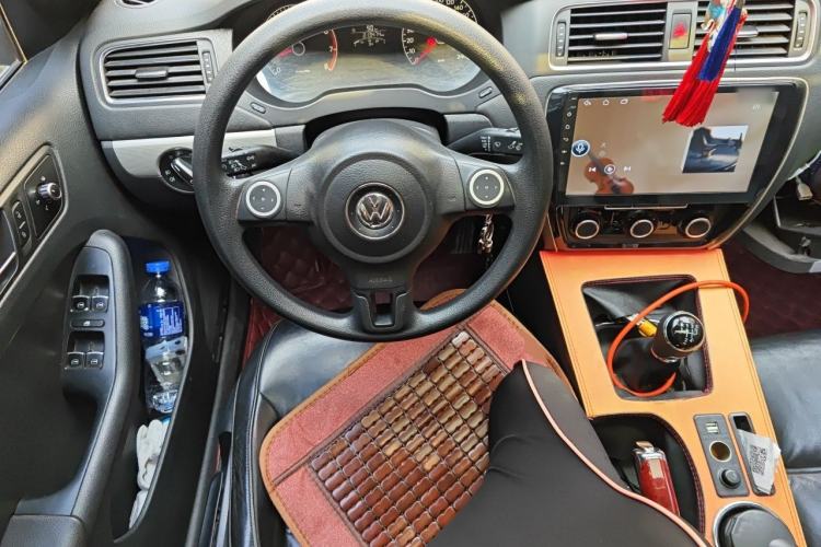 Used Volkswagen Sagitar 2012 1.6L Manual Comfort Model Steering Wheel