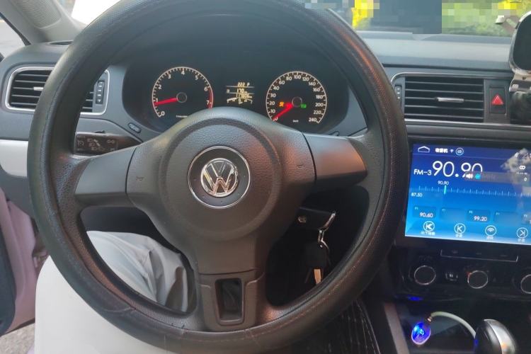 Used Volkswagen Sagitar 2012 1.6L Automatic Comfort Edition Steering Wheel