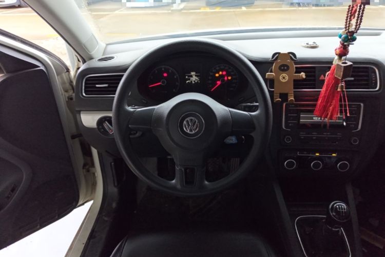 Used Volkswagen Sagitar 2012 1.6L Manual Comfort Model Steering Wheel