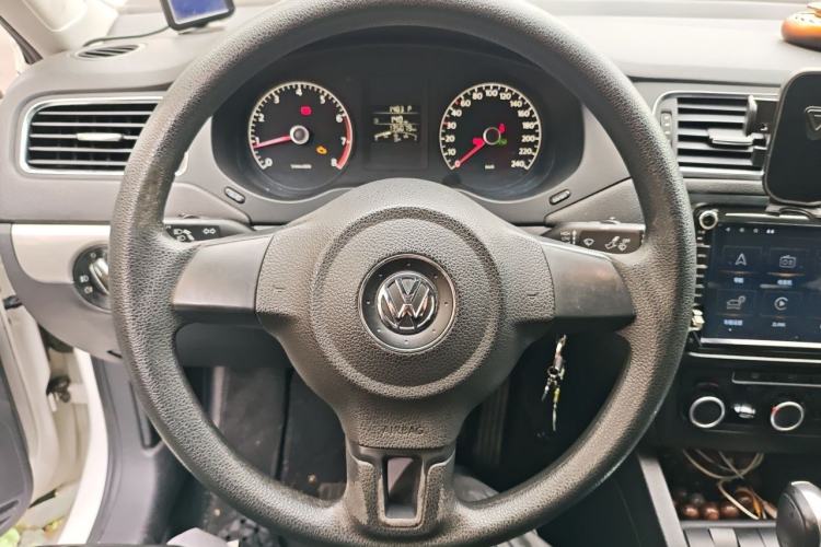 Used Volkswagen Sagitar 2012 1.6L Automatic Comfort Edition Steering Wheel