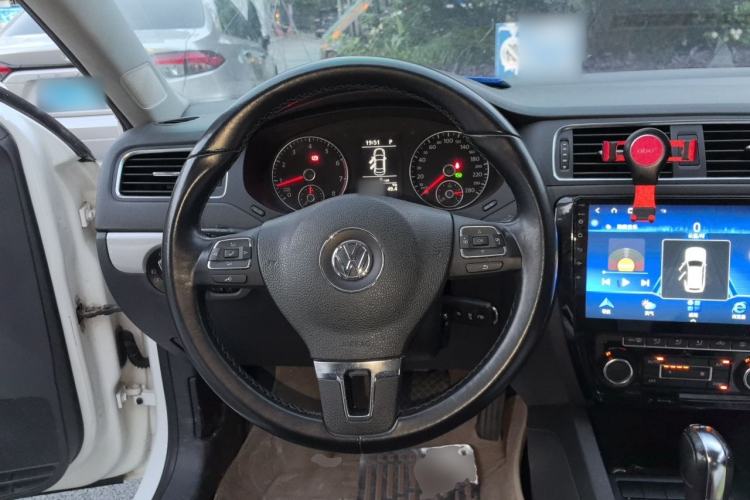 Used Volkswagen Sagitar 2012 1.4TSI Automatic Luxury Edition Steering Wheel