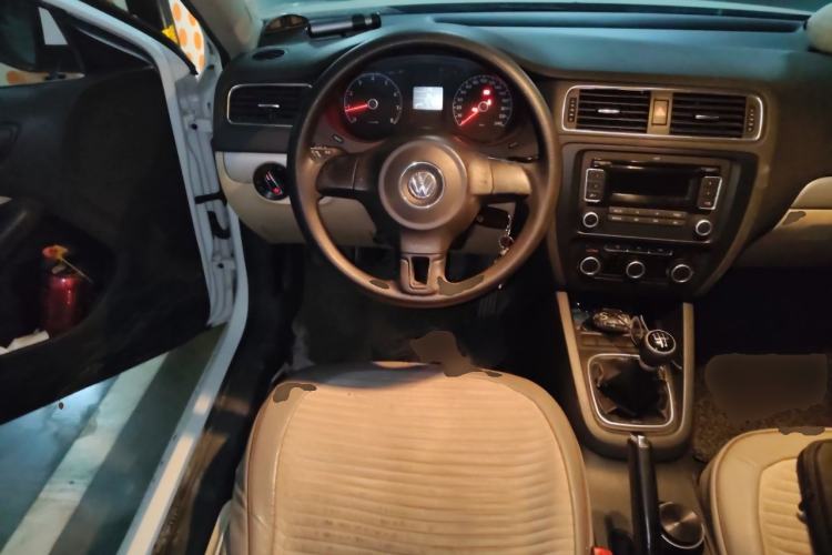 Used Volkswagen Sagitar 2012 1.6L Manual Comfort Model Steering Wheel