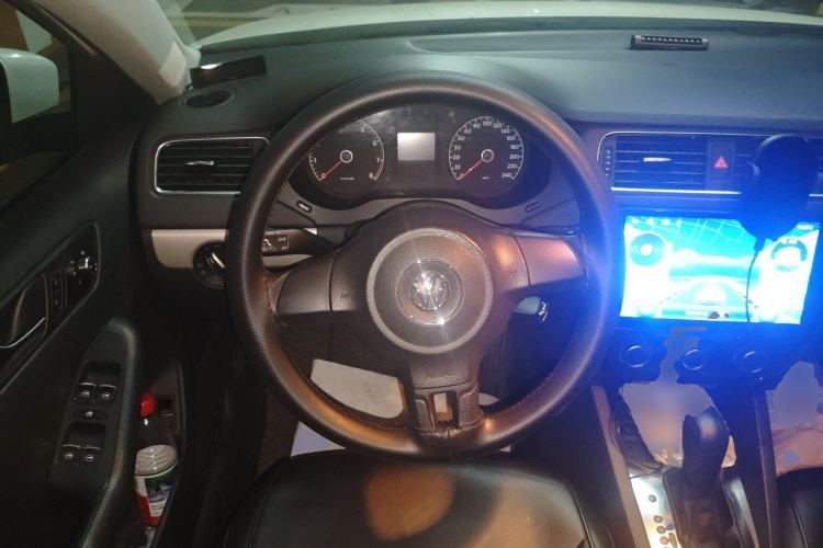 Used Volkswagen Sagitar 2012 1.6L Automatic Comfort Edition Steering Wheel