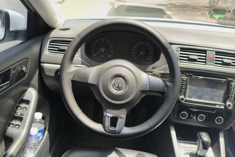 Used Volkswagen Sagitar 2012 1.6L Automatic Comfort Edition Steering Wheel