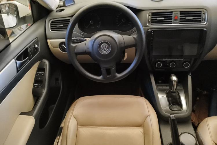 Used Volkswagen Sagitar 2012 1.6L Automatic Comfort Edition Steering Wheel
