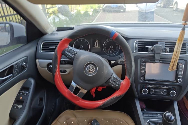 Used Volkswagen Sagitar 2012 1.4TSI Manual Luxury Model Steering Wheel