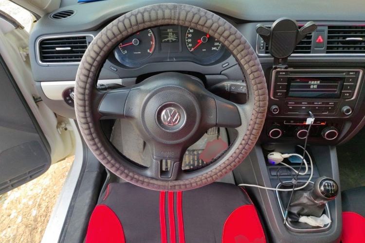 Used Volkswagen Sagitar 2012 1.6L Manual Comfort Model Steering Wheel