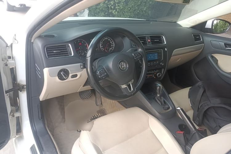 Used Volkswagen Sagitar 2012 1.4TSI Automatic Luxury Edition Steering Wheel