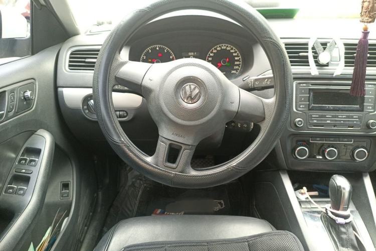 Used Volkswagen Sagitar 2012 1.6L Automatic Comfort Edition Steering Wheel