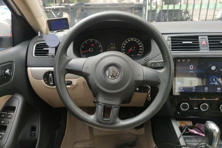 Used Volkswagen Sagitar 2012 1.6L Automatic Comfort Edition Steering Wheel