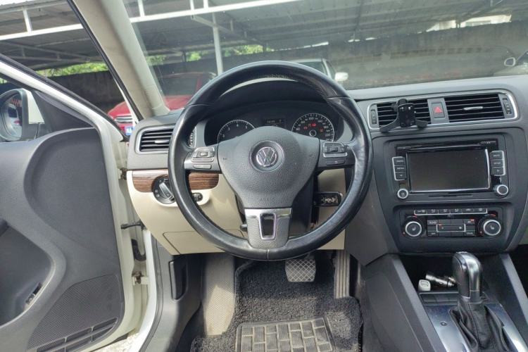 Used Volkswagen Sagitar 2012 1.8TSI Automatic Flagship Edition Steering Wheel