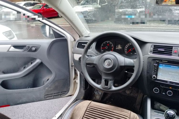 Used Volkswagen Sagitar 2012 1.6L Manual Comfort Model Steering Wheel