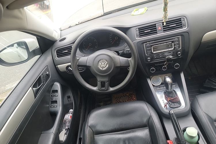Used Volkswagen Sagitar 2012 1.6L Automatic Comfort Edition Steering Wheel