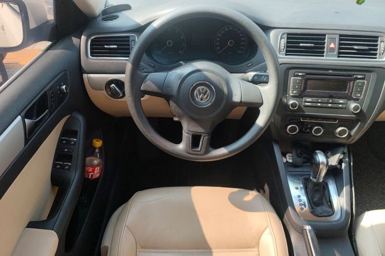 Used Volkswagen Sagitar 2012 1.6L Automatic Comfort Edition Steering Wheel