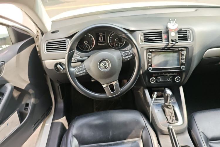 Used Volkswagen Sagitar 2012 1.4TSI Automatic Luxury Edition Steering Wheel